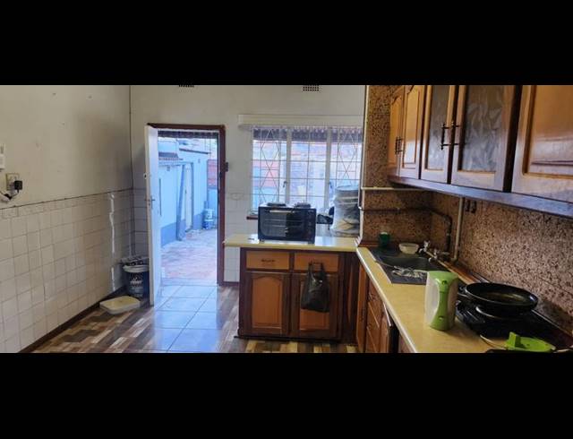 6 BEDROOM HOUSE FOR SALE IN TURFFONTEIN